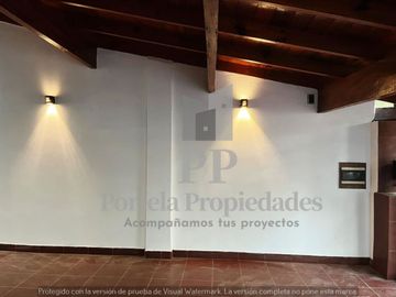 CASA DE 6 AMBIENTES CASTELAR SUR