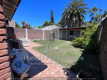CASA DE 6 AMBIENTES CASTELAR SUR