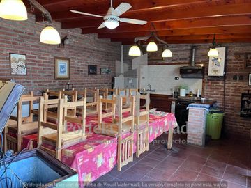 CASA DE 6 AMBIENTES CASTELAR SUR