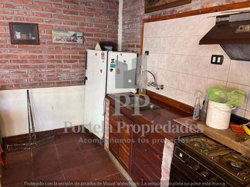 CASA DE 6 AMBIENTES CASTELAR SUR