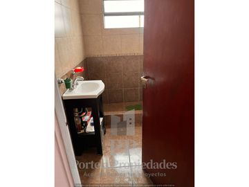 CASA DE 6 AMBIENTES CASTELAR SUR