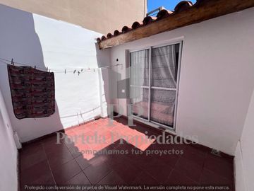 CASA DE 6 AMBIENTES CASTELAR SUR