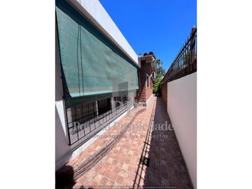 CASA DE 6 AMBIENTES CASTELAR SUR