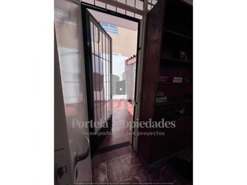 CASA DE 6 AMBIENTES CASTELAR SUR