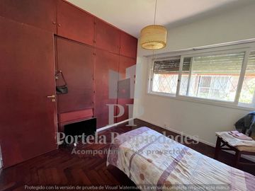 CASA DE 6 AMBIENTES CASTELAR SUR