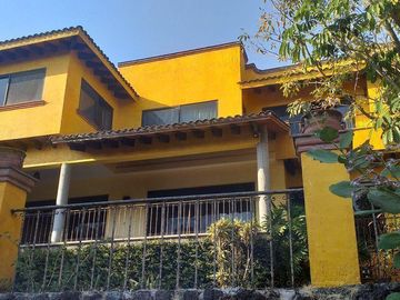 CASA COLONIAL EN VENTA EN DELICIAS