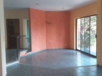 CASA COLONIAL EN VENTA EN DELICIAS