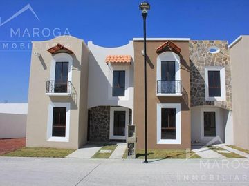 Casa En Venta De 4 Recámaras En Privada Con Alberca