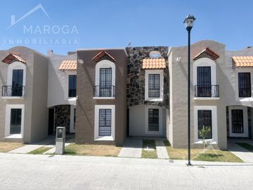 Casa En Venta De 4 Recámaras En Privada Con Alberca