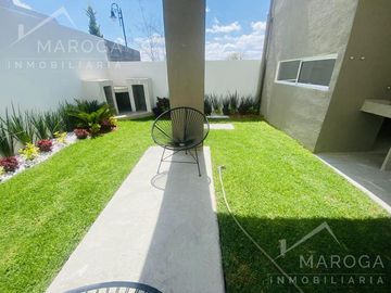 Casas En Venta Con Amplio Jardín Trasero y Alberca Comunitaria