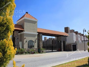 Casas En Venta Con Amplio Jardín Trasero y Alberca Comunitaria