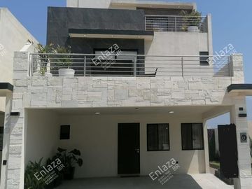 Casa en Venta en Dominio Cumbres 3 Niveles