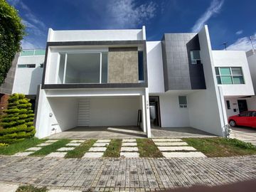 Casa en condominio - Fraccionamiento Lomas de  Angelópolis
