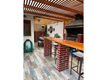 Gestimob vende excelente casa de esquina de 3 pisos en Villa Santa María, El Rosal