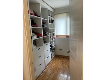 Gestimob vende excelente casa de esquina de 3 pisos en Villa Santa María, El Rosal