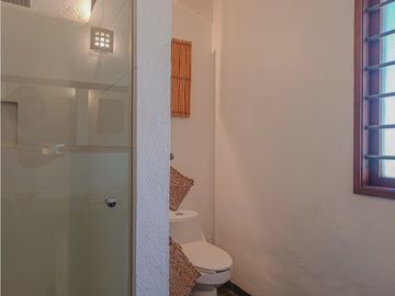 CASA AMUEBLADA EN VENTA EN AVANDARO CENTRO, VALLE DE BRAVO