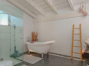 CASA AMUEBLADA EN VENTA EN AVANDARO CENTRO, VALLE DE BRAVO