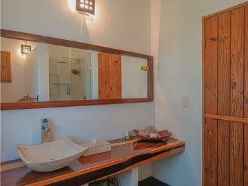 CASA AMUEBLADA EN VENTA EN AVANDARO CENTRO, VALLE DE BRAVO