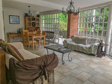 CASA EN VENTA EN AVNDARO VALLE DE BRAVO