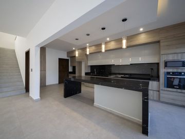 CASA EN VENTA FRACCIONAMIENTO VALLE DEL  CRISTAL, CARRETERA NACIONAL