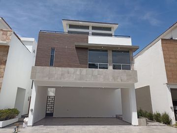 CASA EN VENTA FRACCIONAMIENTO VALLE DEL  CRISTAL, CARRETERA NACIONAL