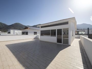 CASA EN VENTA FRACCIONAMIENTO VALLE DEL  CRISTAL, CARRETERA NACIONAL