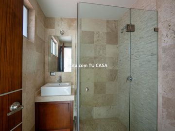 Casa en venta o renta en primera sección de Lomas de Angelópolis, Puebla