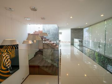 Casa en venta o renta en primera sección de Lomas de Angelópolis, Puebla