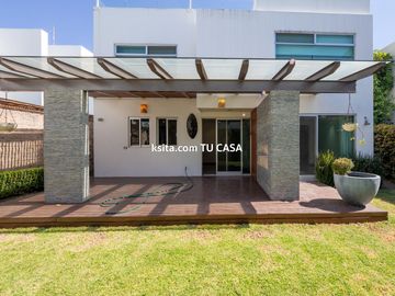Casa en venta o renta en primera sección de Lomas de Angelópolis, Puebla