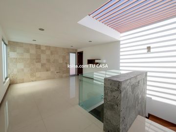 Casa en venta o renta en primera sección de Lomas de Angelópolis, Puebla