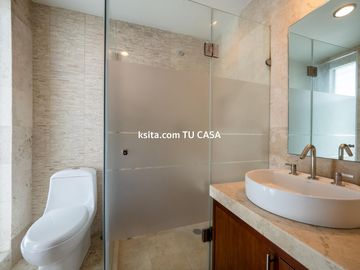 Casa en venta o renta en primera sección de Lomas de Angelópolis, Puebla