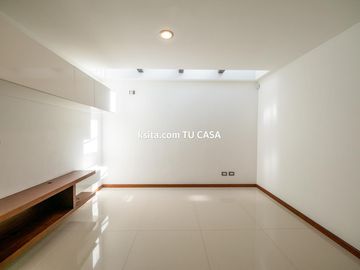Casa en venta o renta en primera sección de Lomas de Angelópolis, Puebla