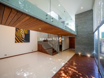 Casa en venta o renta en primera sección de Lomas de Angelópolis, Puebla