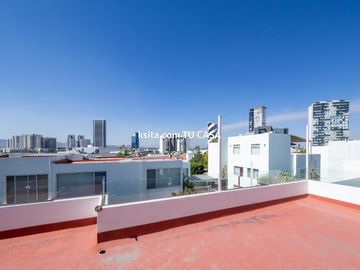 Casa en venta o renta en primera sección de Lomas de Angelópolis, Puebla