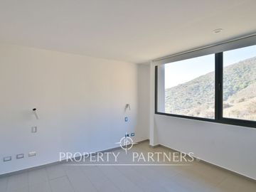 Magnifica casa con vista al mar, recién construida en Zapallar Norte en 7000m2 terreno