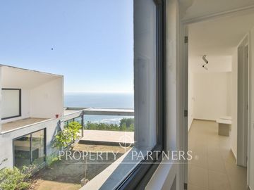 Magnifica casa con vista al mar, recién construida en Zapallar Norte en 7000m2 terreno