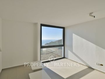 Magnifica casa con vista al mar, recién construida en Zapallar Norte en 7000m2 terreno