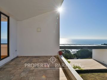 Magnifica casa con vista al mar, recién construida en Zapallar Norte en 7000m2 terreno