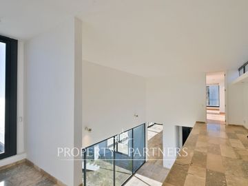 Magnifica casa con vista al mar, recién construida en Zapallar Norte en 7000m2 terreno