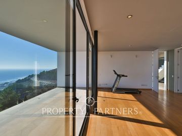 Magnifica casa con vista al mar, recién construida en Zapallar Norte en 7000m2 terreno