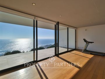 Magnifica casa con vista al mar, recién construida en Zapallar Norte en 7000m2 terreno