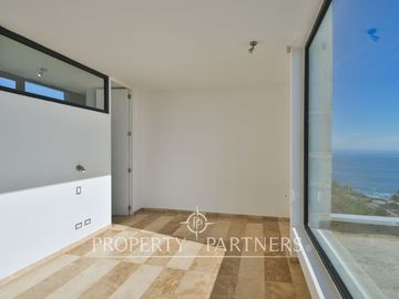 Magnifica casa con vista al mar, recién construida en Zapallar Norte en 7000m2 terreno