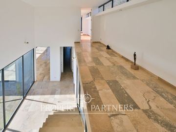 Magnifica casa con vista al mar, recién construida en Zapallar Norte en 7000m2 terreno
