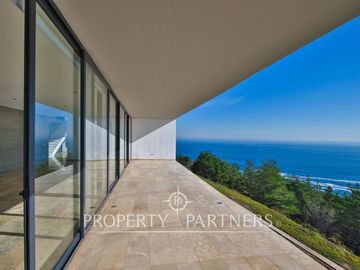 Magnifica casa con vista al mar, recién construida en Zapallar Norte en 7000m2 terreno