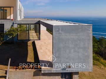Magnifica casa con vista al mar, recién construida en Zapallar Norte en 7000m2 terreno