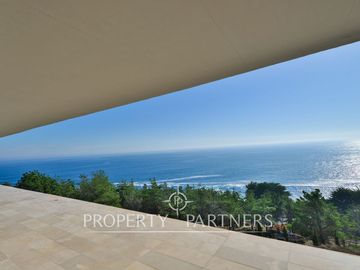 Magnifica casa con vista al mar, recién construida en Zapallar Norte en 7000m2 terreno