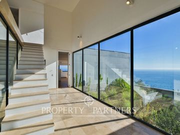 Magnifica casa con vista al mar, recién construida en Zapallar Norte en 7000m2 terreno