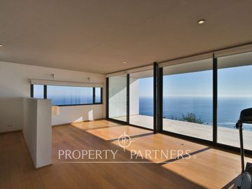 Magnifica casa con vista al mar, recién construida en Zapallar Norte en 7000m2 terreno