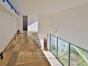 Magnifica casa con vista al mar, recién construida en Zapallar Norte en 7000m2 terreno