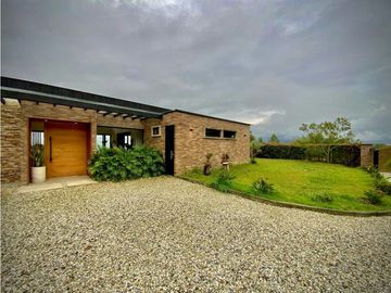 Venta Casa Campestre moderna como nueva Parcelacion La Ceja